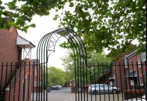 Excellent Location - City Centre - Parking - 4 Beds -2 Bedrooms Belfast Eksteriør bilde