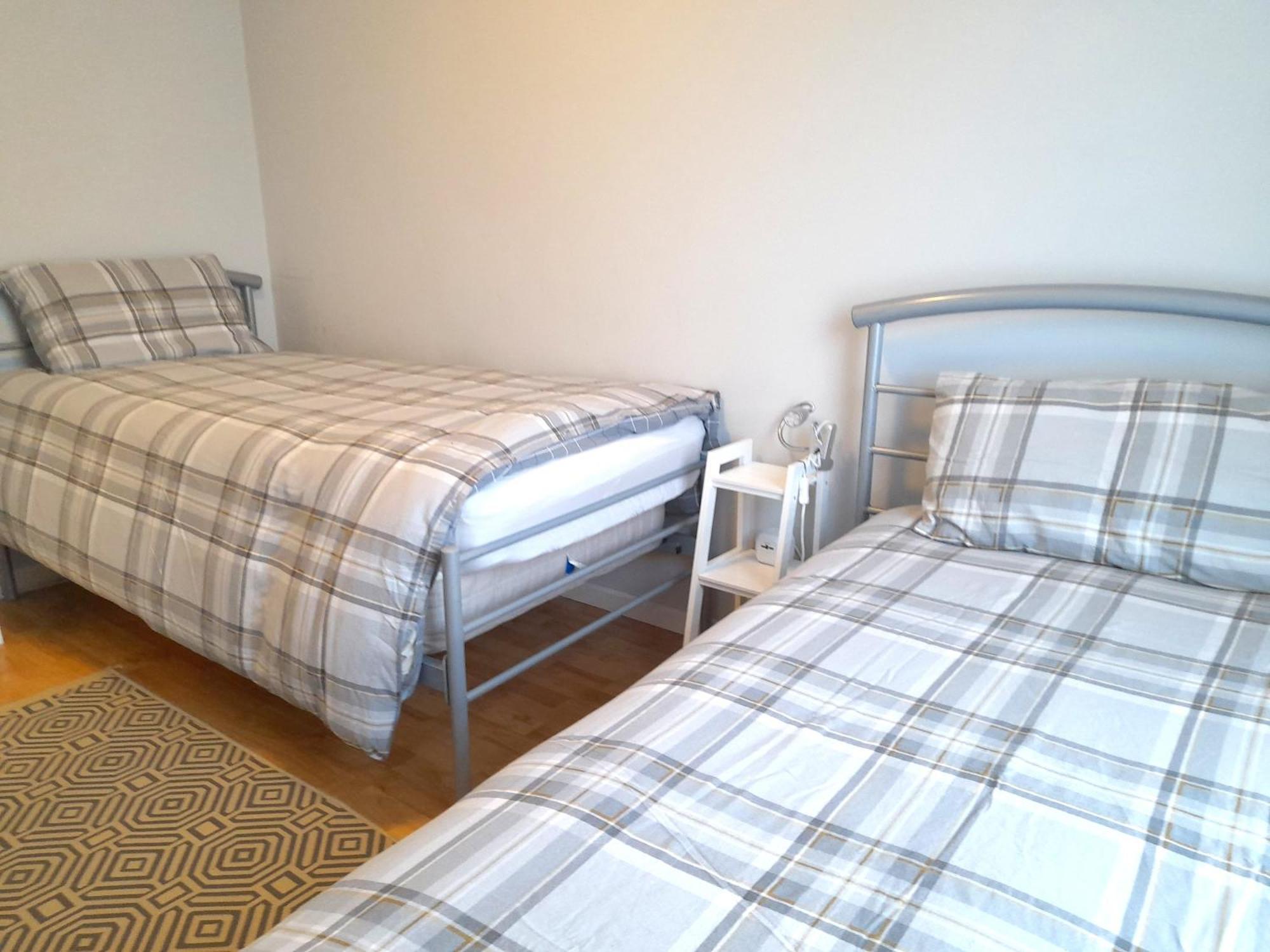 Excellent Location - City Centre - Parking - 4 Beds -2 Bedrooms Belfast Eksteriør bilde