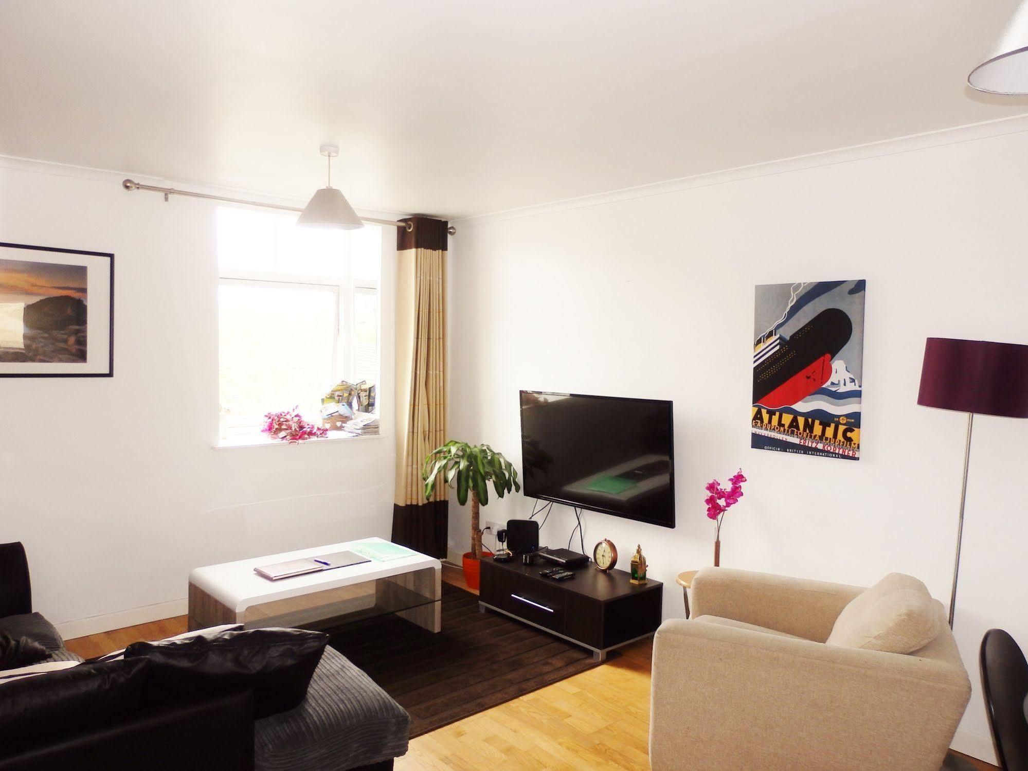 Excellent Location - City Centre - Parking - 4 Beds -2 Bedrooms Belfast Eksteriør bilde