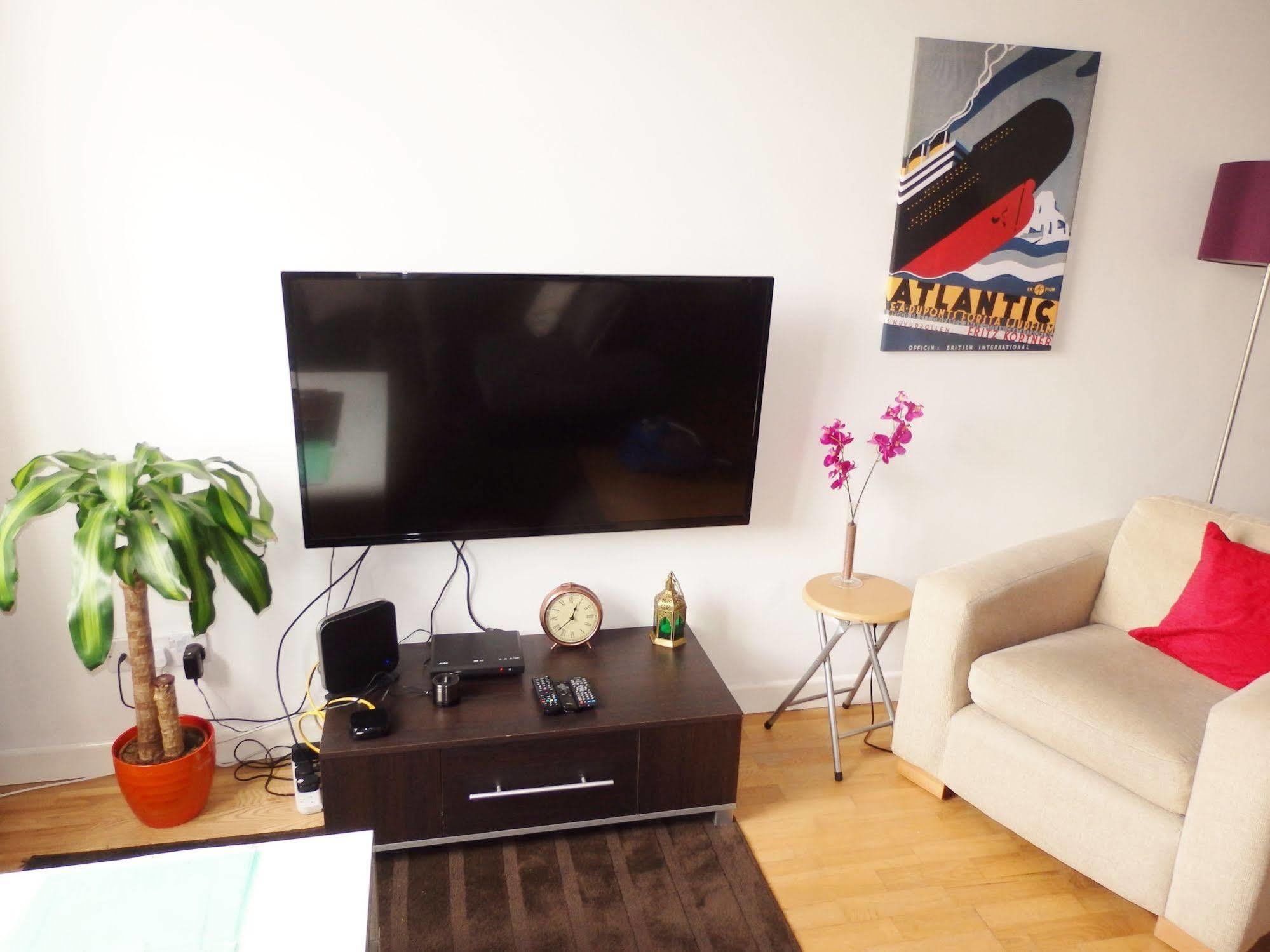 Excellent Location - City Centre - Parking - 4 Beds -2 Bedrooms Belfast Eksteriør bilde