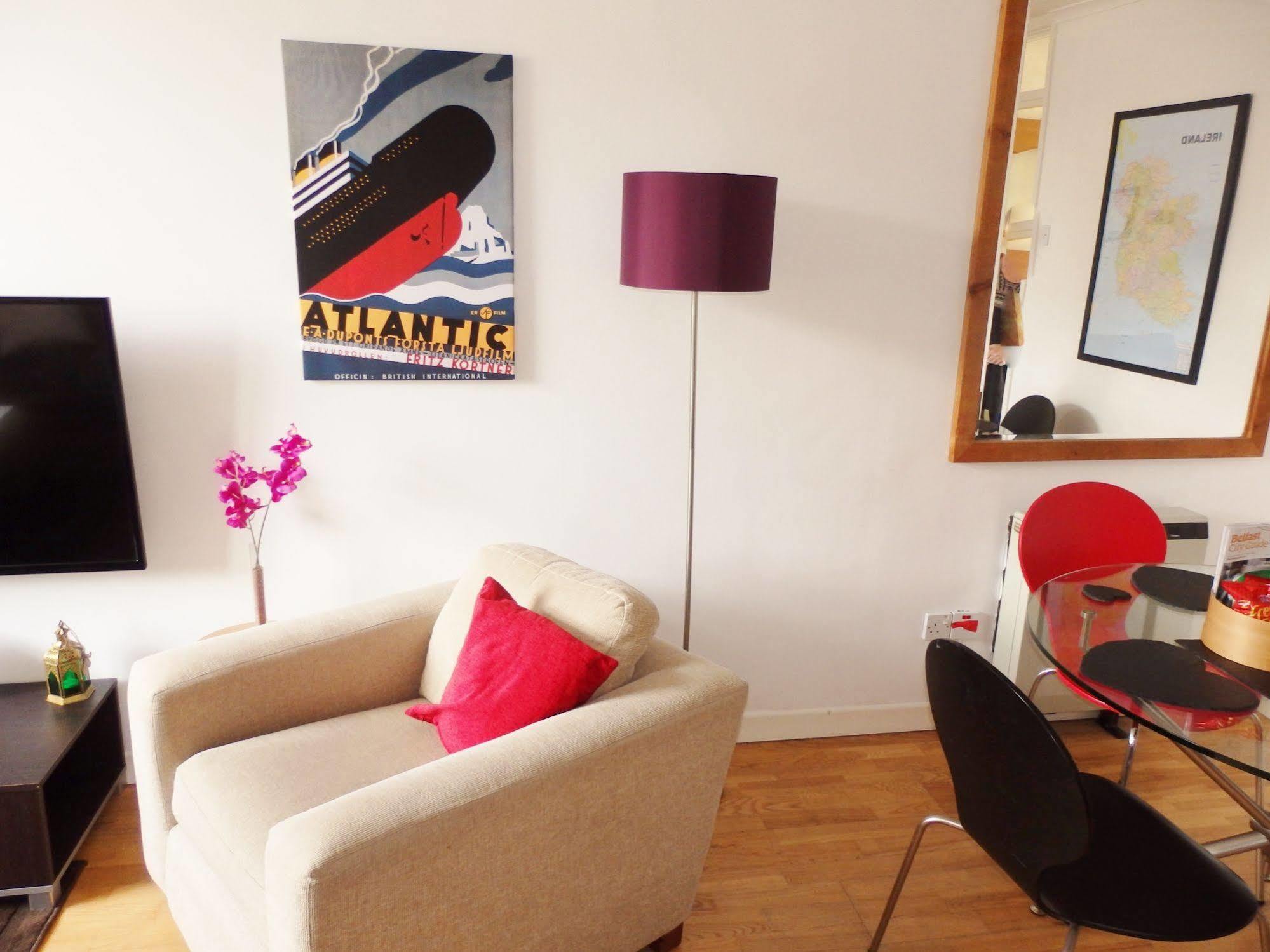 Excellent Location - City Centre - Parking - 4 Beds -2 Bedrooms Belfast Eksteriør bilde
