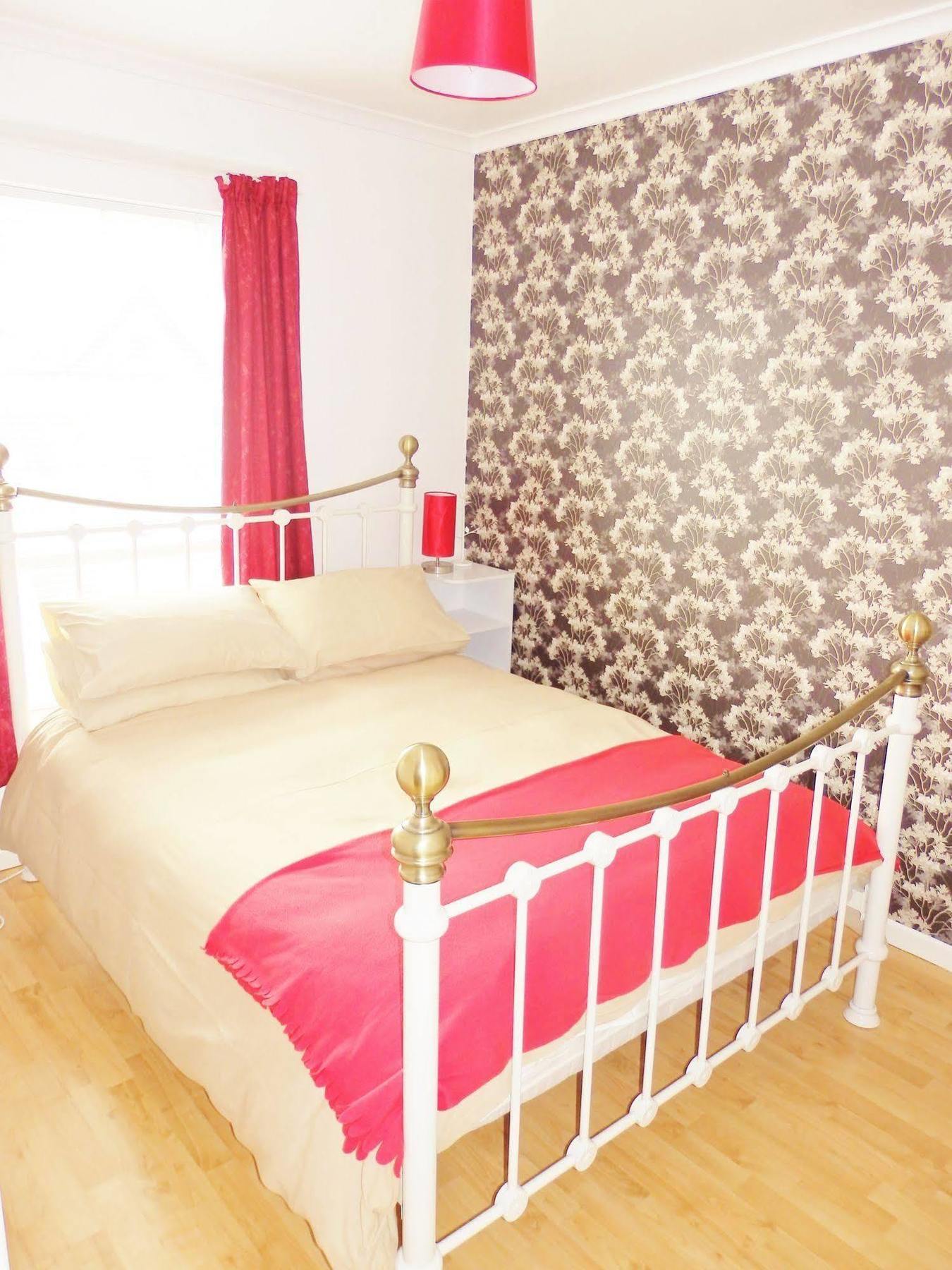 Excellent Location - City Centre - Parking - 4 Beds -2 Bedrooms Belfast Eksteriør bilde