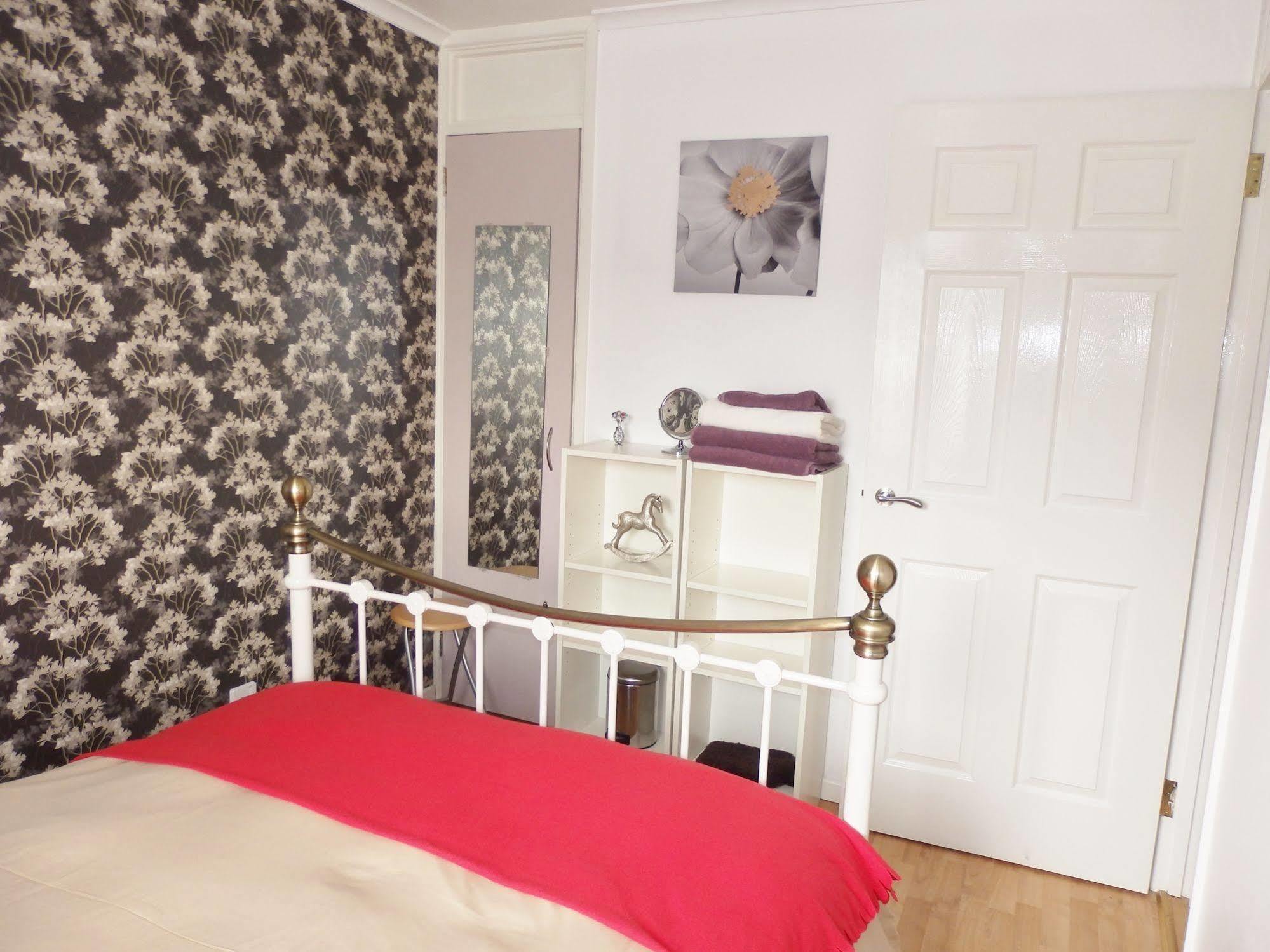Excellent Location - City Centre - Parking - 4 Beds -2 Bedrooms Belfast Eksteriør bilde