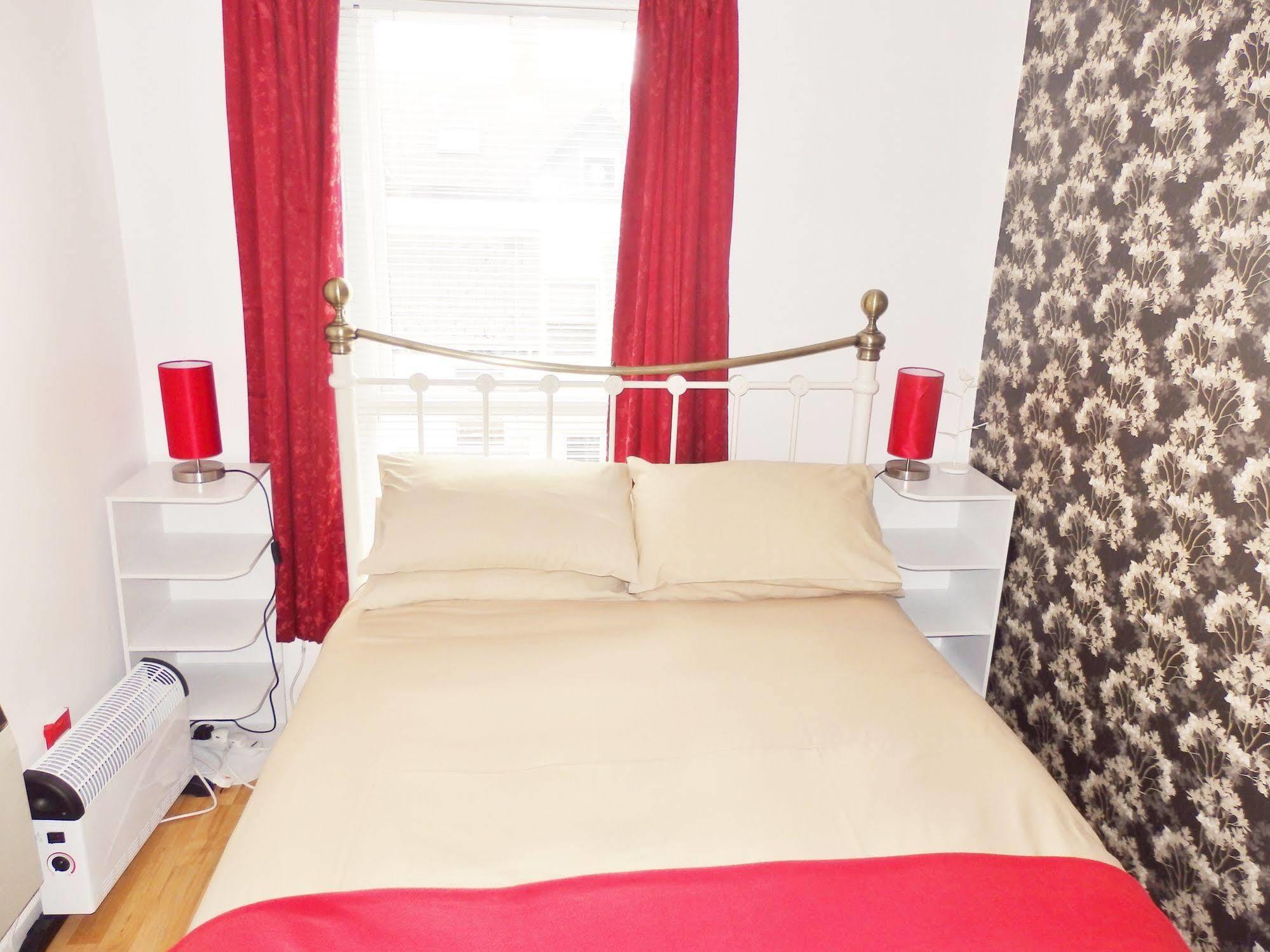 Excellent Location - City Centre - Parking - 4 Beds -2 Bedrooms Belfast Eksteriør bilde