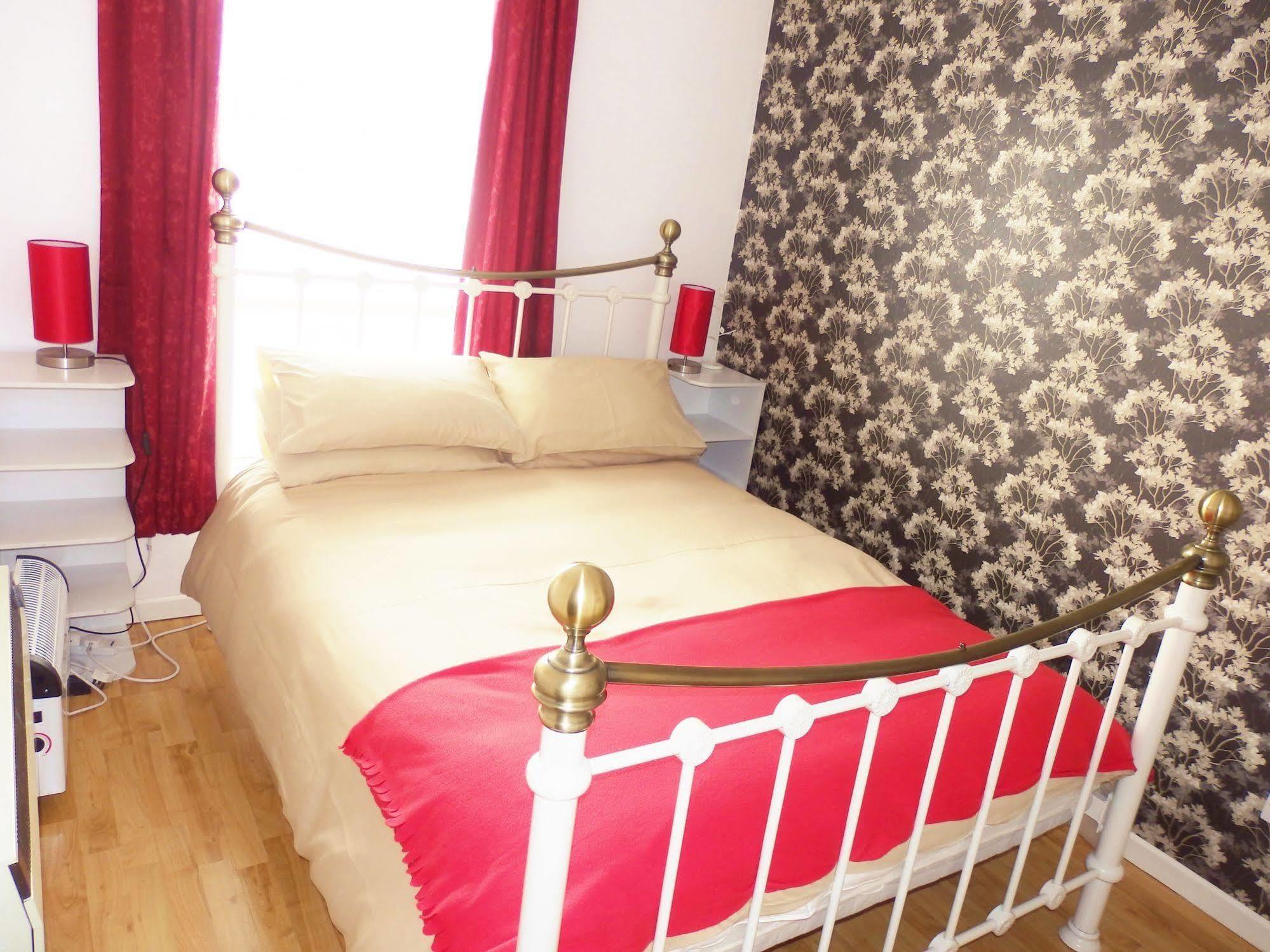 Excellent Location - City Centre - Parking - 4 Beds -2 Bedrooms Belfast Eksteriør bilde